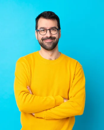 20230416000517_fpdl.in_young-caucasian-man-isolated-blue-wall-with-glasses-happy_1368-76399 20230416000517_fpdl.in_young-caucasian-man-isolated-blue-wall-with-glasses-happy_1368-76399